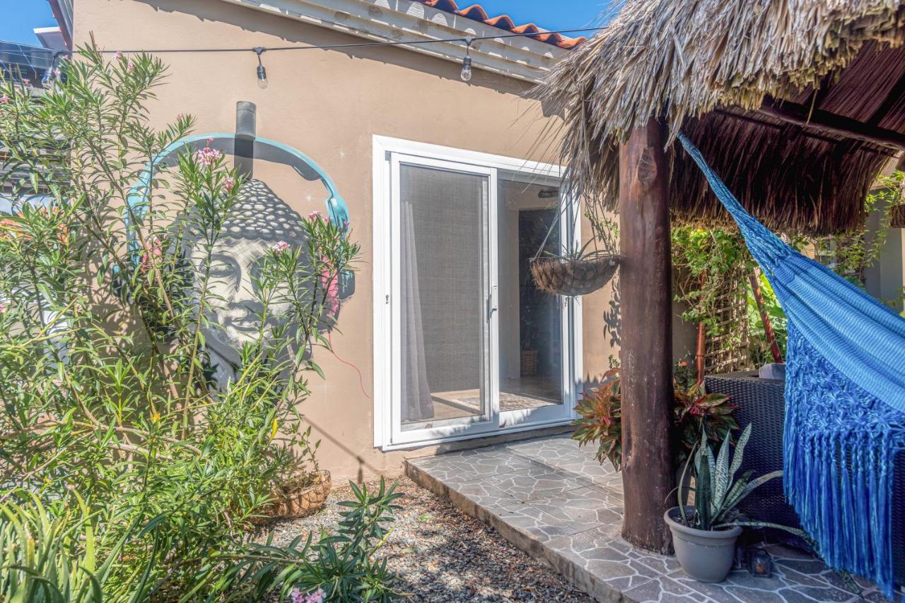 Lama Y Solo Unique Private Room Walking Distance To The Beach Palm Beach Exterior foto