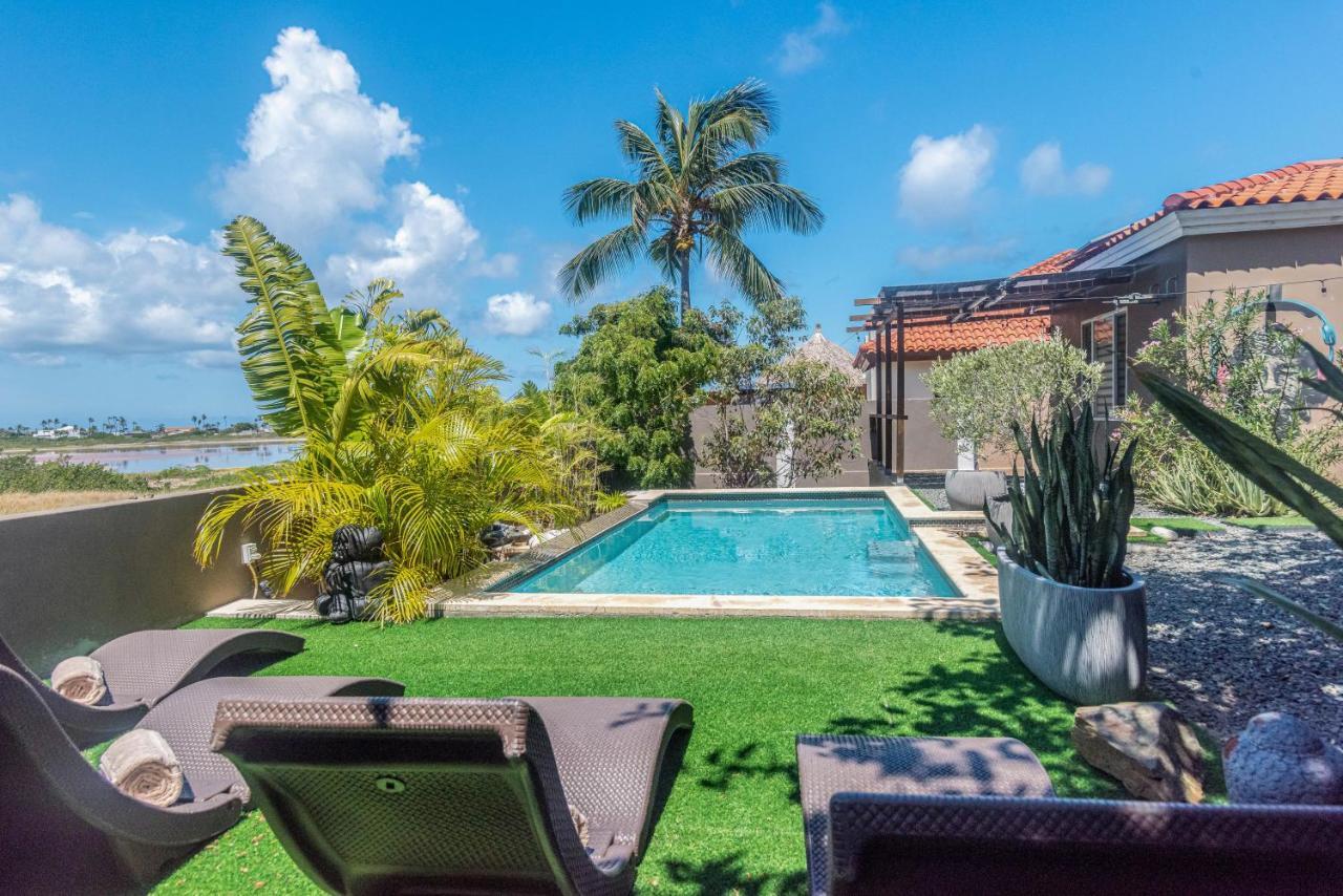 Lama Y Solo Unique Private Room Walking Distance To The Beach Palm Beach Exterior foto