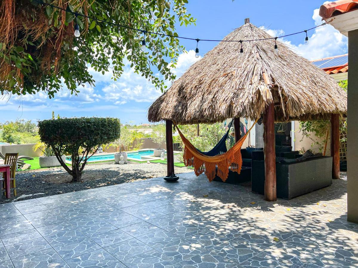 Lama Y Solo Unique Private Room Walking Distance To The Beach Palm Beach Exterior foto