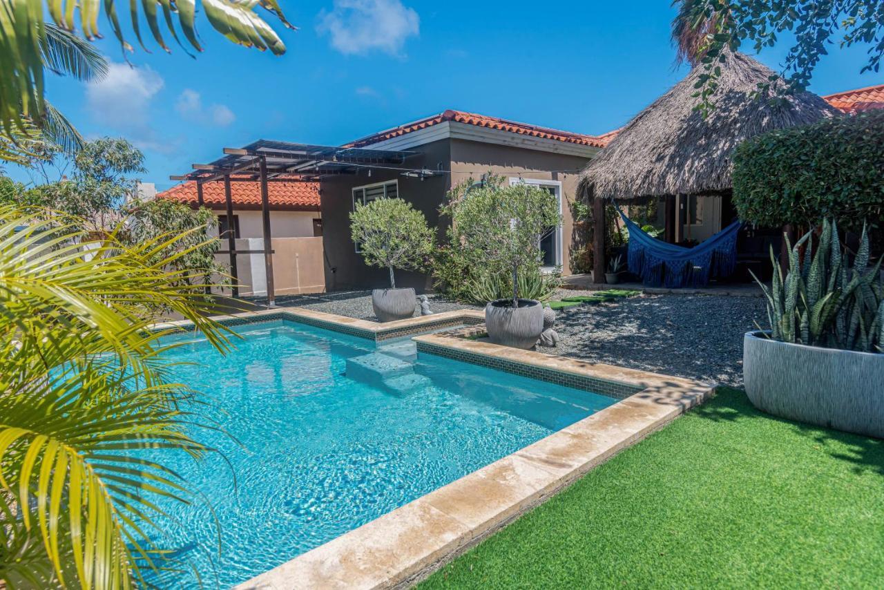 Lama Y Solo Unique Private Room Walking Distance To The Beach Palm Beach Exterior foto