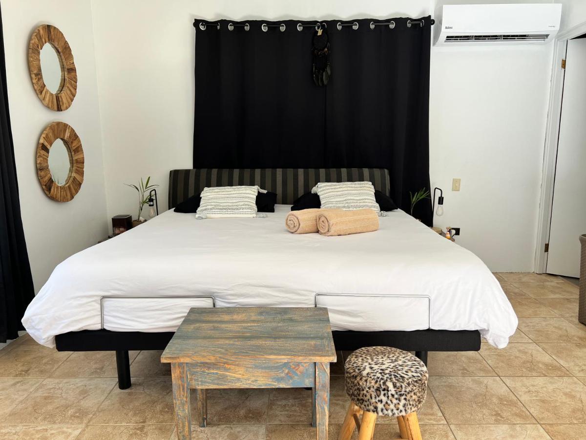 Lama Y Solo Unique Private Room Walking Distance To The Beach Palm Beach Exterior foto