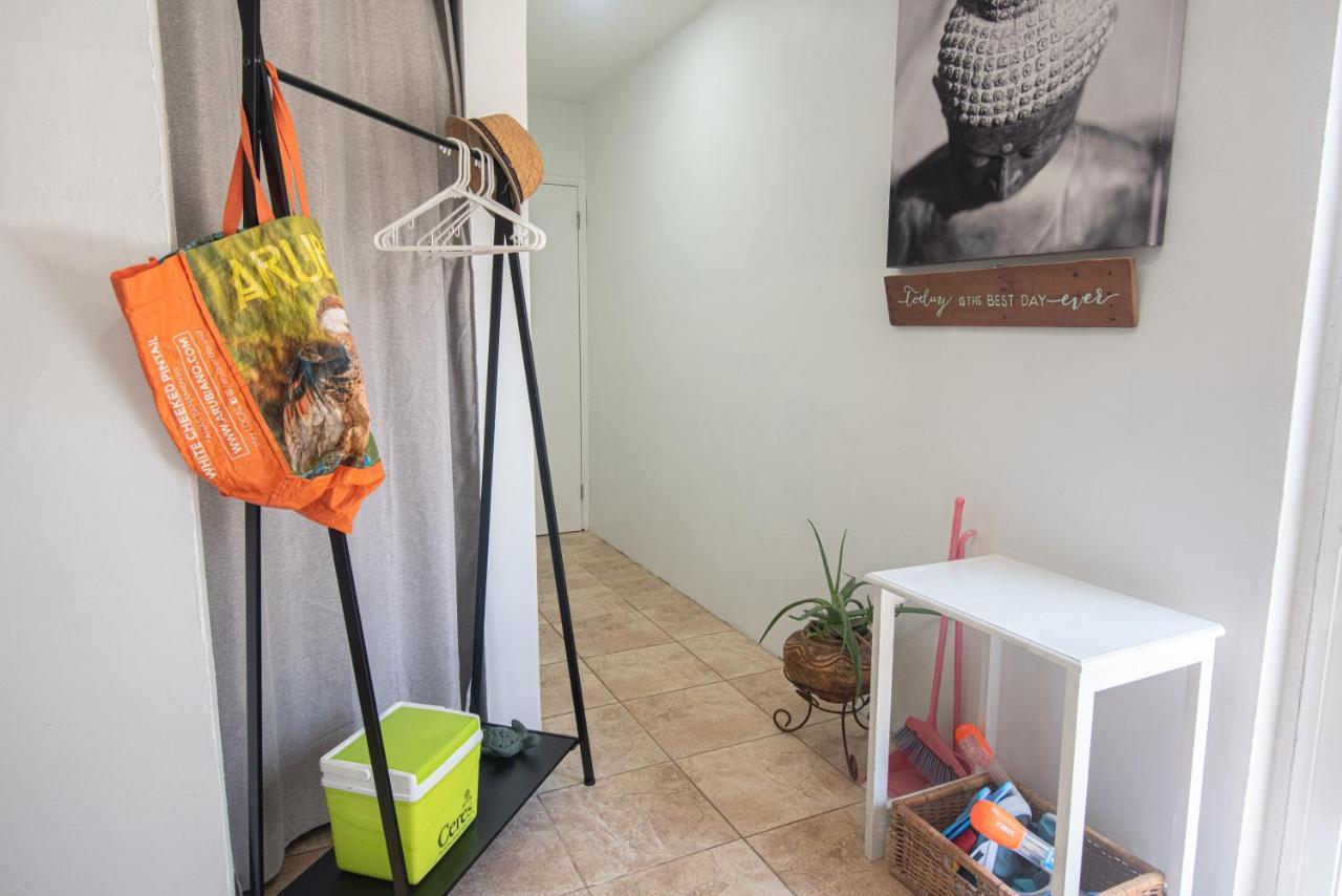 Lama Y Solo Unique Private Room Walking Distance To The Beach Palm Beach Exterior foto